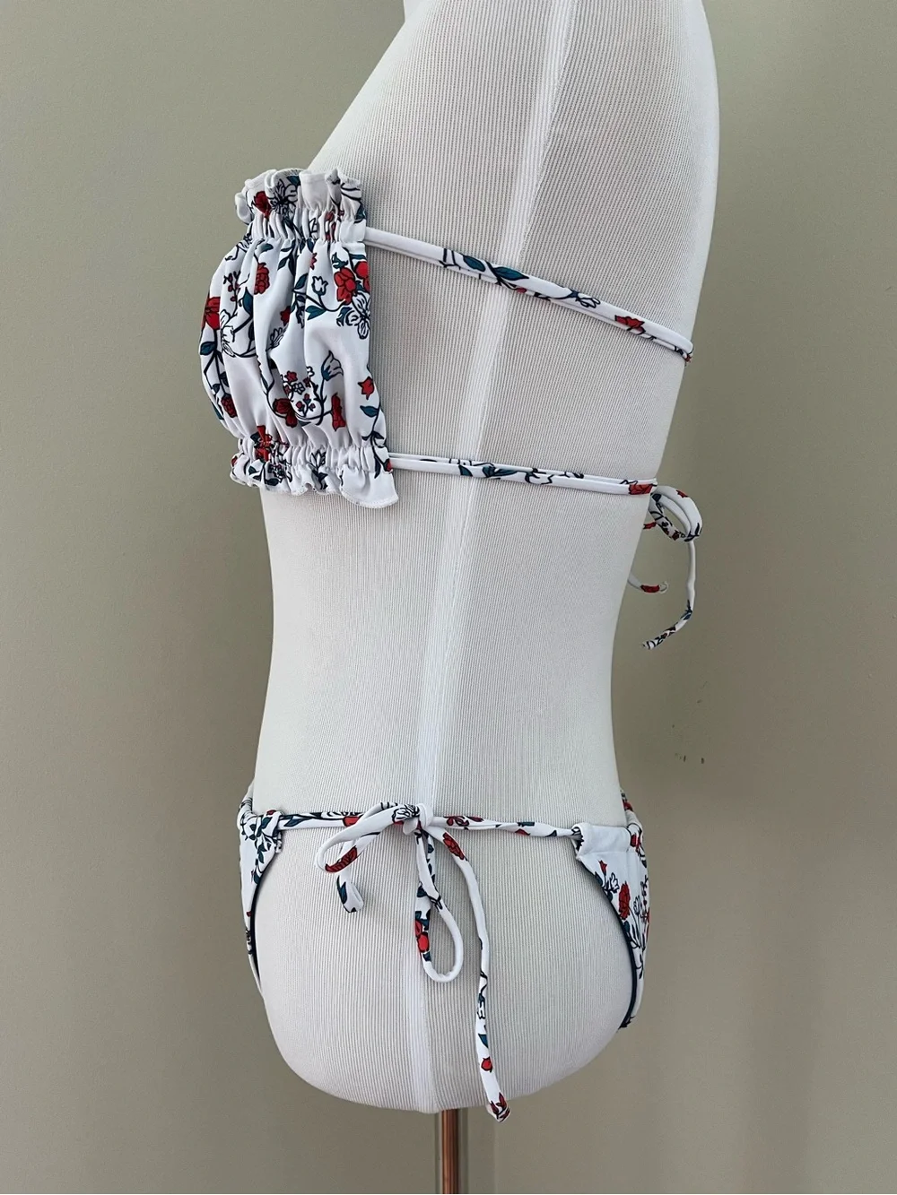 Zaful White Floral Bandeau Bikini with Red & Navy Accents Women’s S - US 4 EU 36